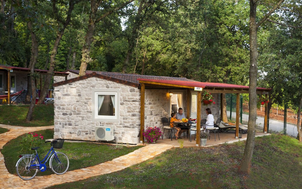 Holiday Homes Istrian Premium Village — 4-Star Luxury Hotel in Novigrad, Croatia