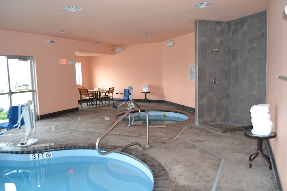 Baymont by Wyndham Grand Forks - photo 33
