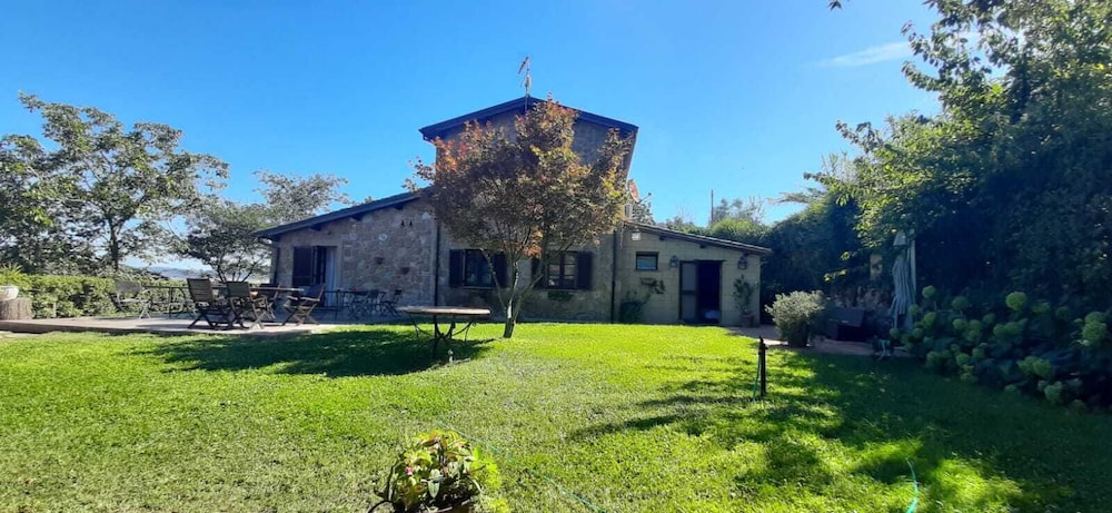 Agriturismo Podere Pescara — 4-Star Luxury Hotel in Orvieto, Italy