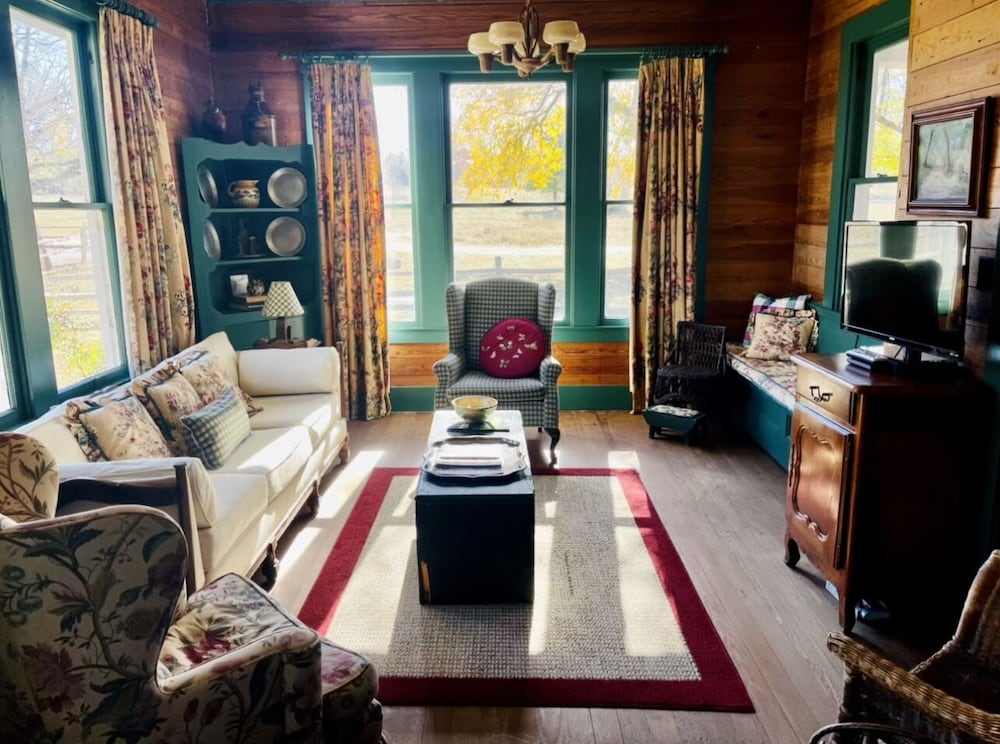 Settlers Crossing - featured photo