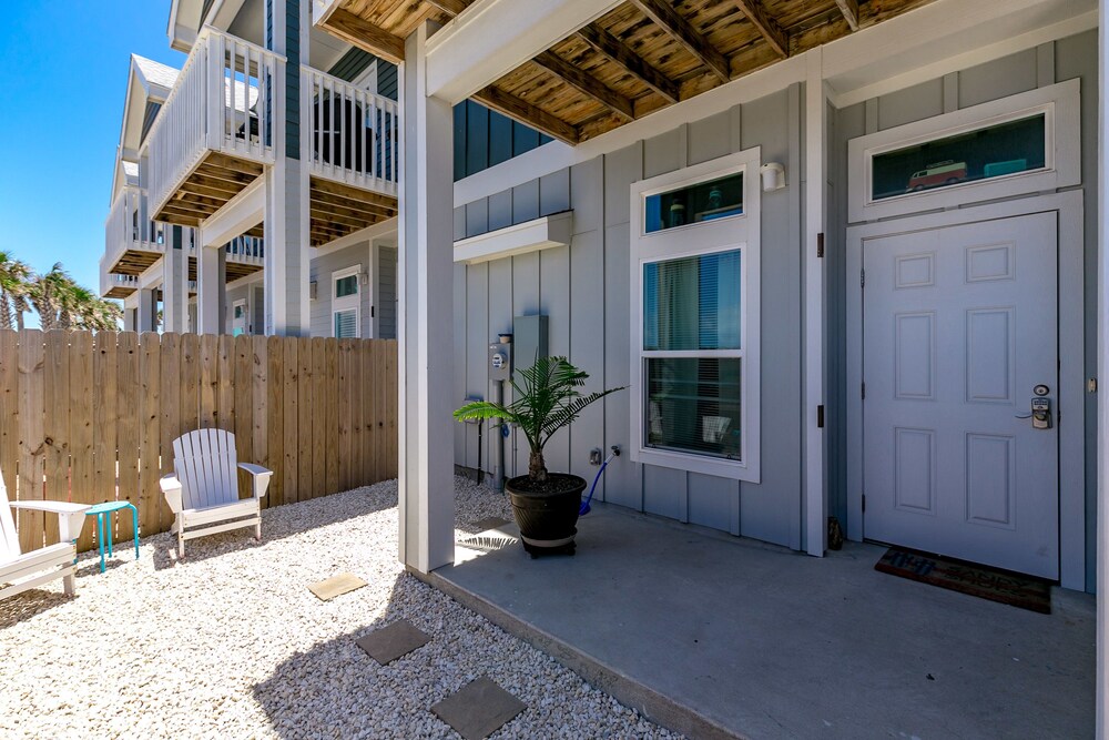 Brand New at Padre Beach View Resort by RedAwning - photo 23