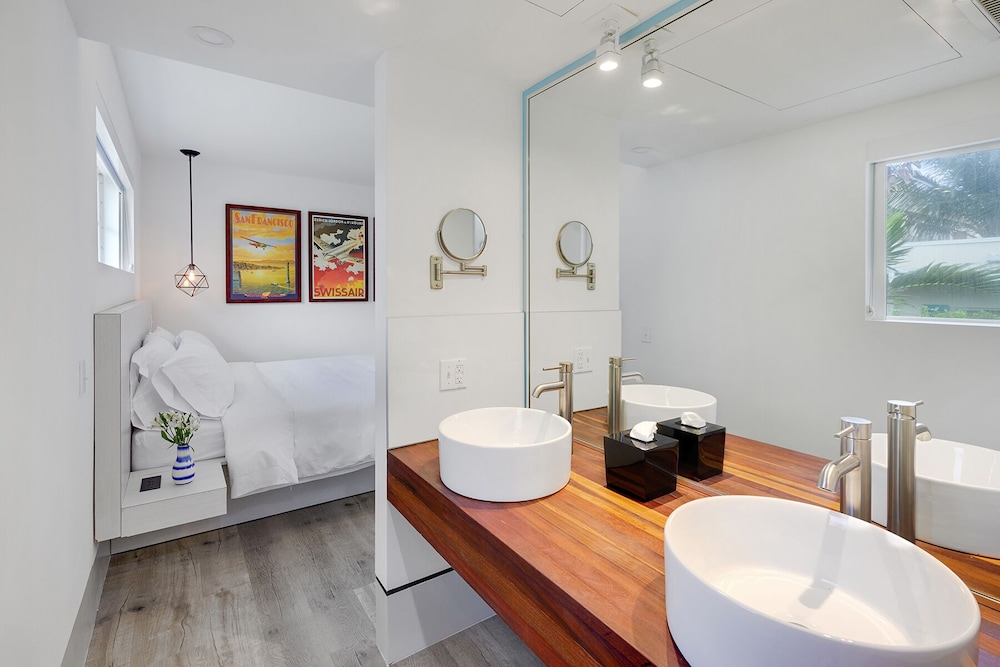 Ocean Treasure Beachside Suites - photo 31