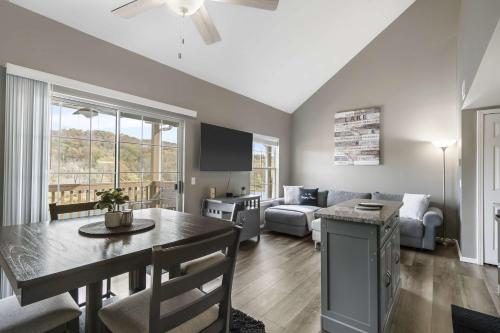 Taneycomo Lakeside Serenity - carbon neutral hotel in Branson