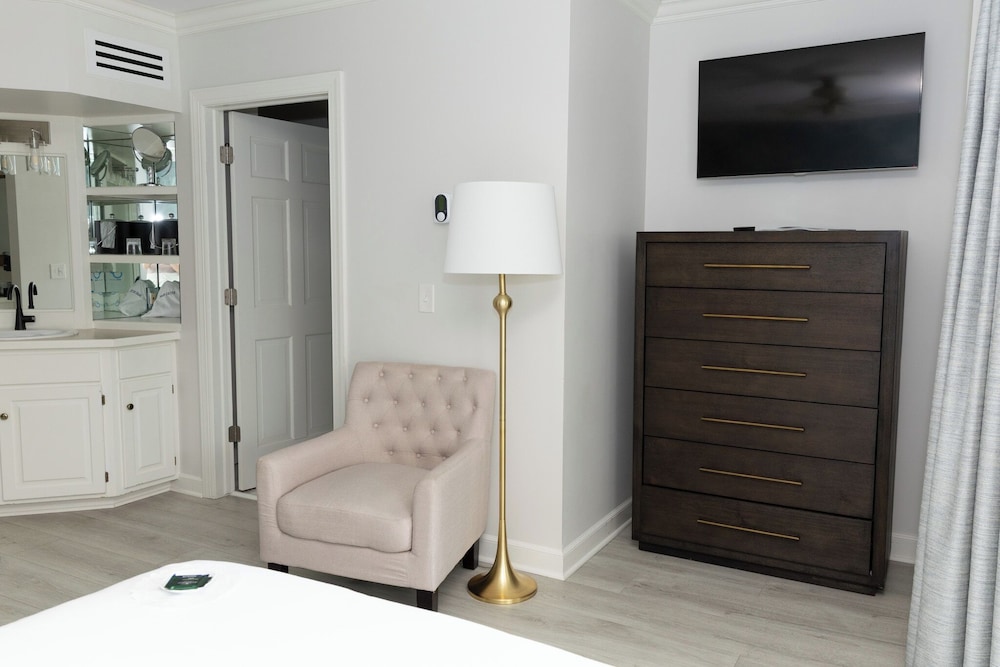 The Geneva Inn - photo 26