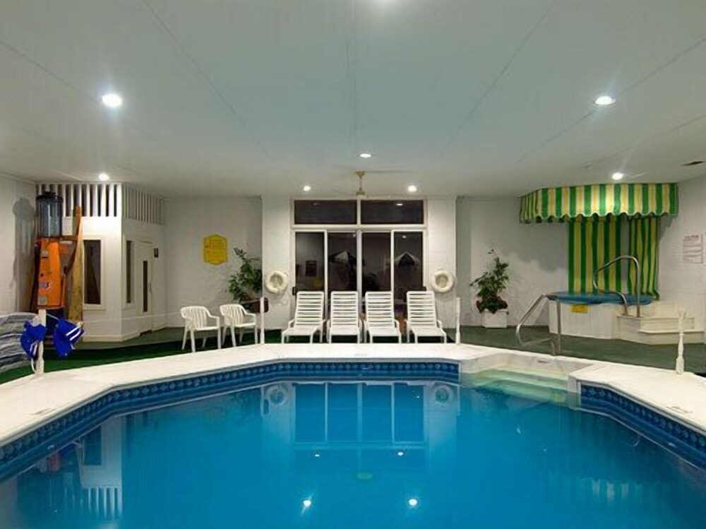 Colonel Williams Resort and Suites - photo 5