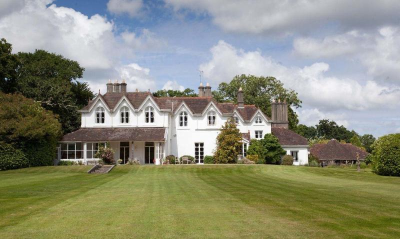 Hollybank House — 4-Star Luxury Hotel in Emsworth, United Kingdom