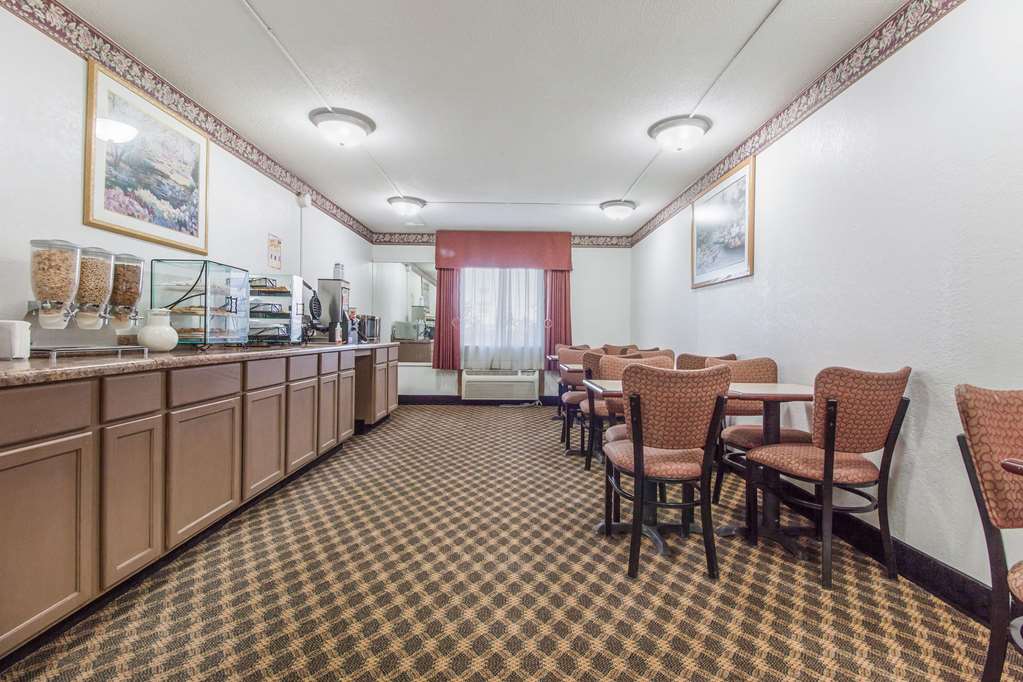 Econo Lodge Lexington - photo 22