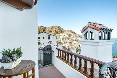 H177 Hamilton Cove Villa 1 77 — 4-Star Luxury Hotel in Avalon, United States