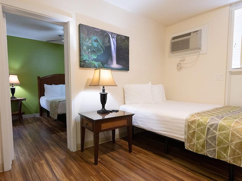 Pacific Marina Inn Airport Hotel - photo 15