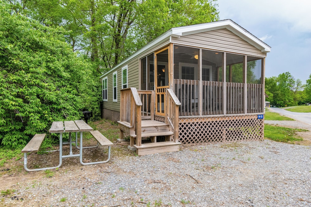 Circle M RV & Camping Resort Caravan Park - photo 19