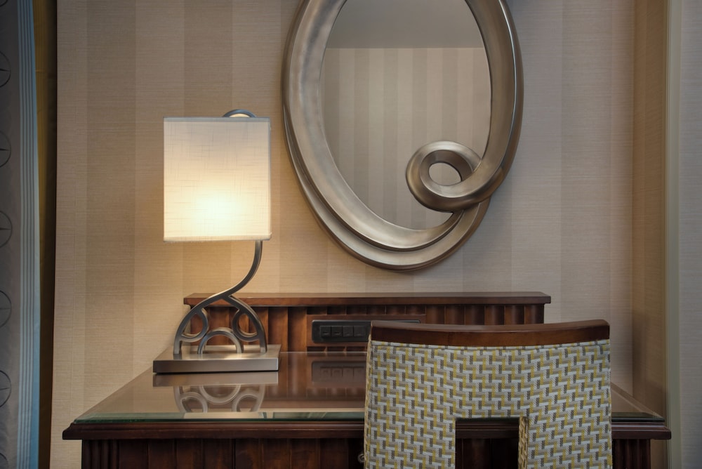 Disneyland Hotel - photo 11