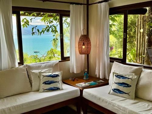 Casinha 5 estrelas frente para o mar in Sao Sebastiao, Brasil