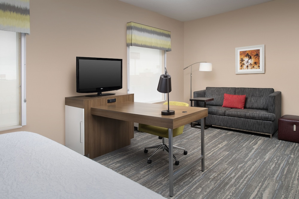 Hampton Inn & Suites Lake City - photo 8