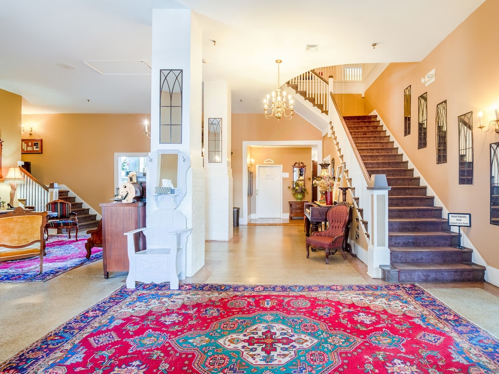 The Belmont Inn - photo 40