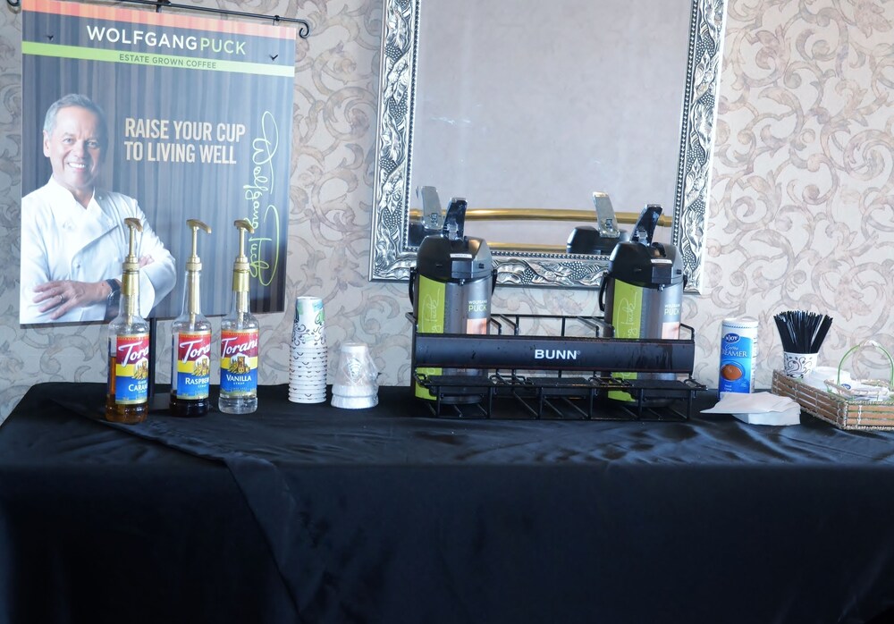 Travelodge by Wyndham Lincoln Northeast - photo 4