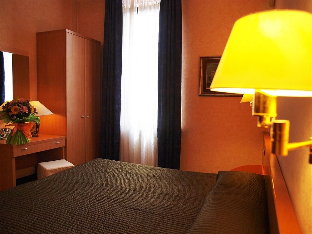 Petit Hotel — hotel in Piacenza