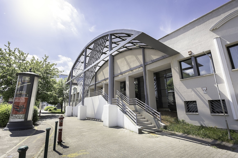 Central Budget Hotel - carbon neutral hotel in Budapest