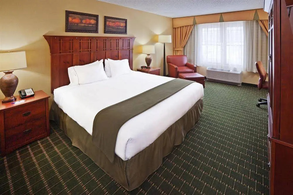 The Q Hotel & Suites - photo 30