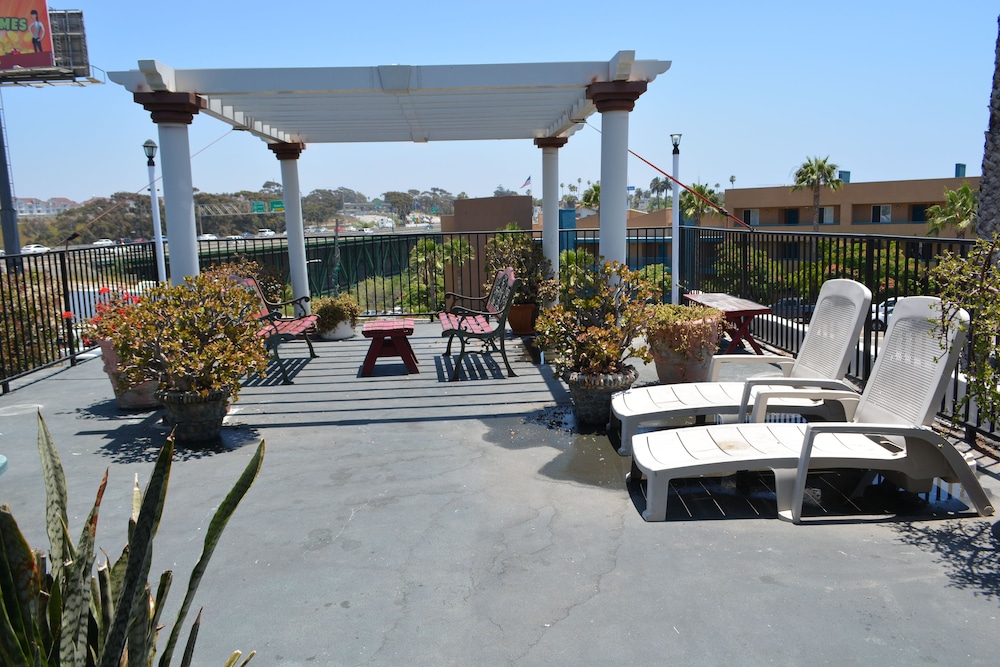 Harbor Inn & Suites - photo 28
