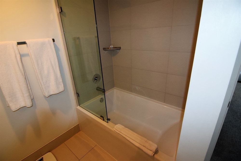 Stuning Ocean View 3 Bed 3 Bath Across The Beach @ Beachwalk - photo 27