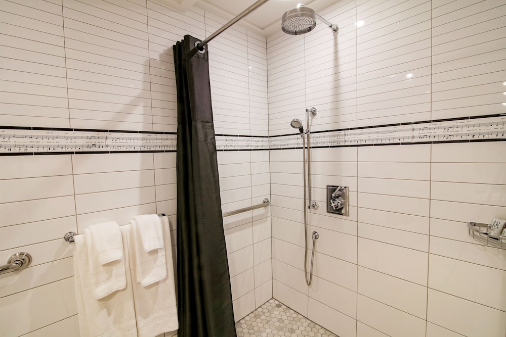 The Evelyn Hotel - photo 23