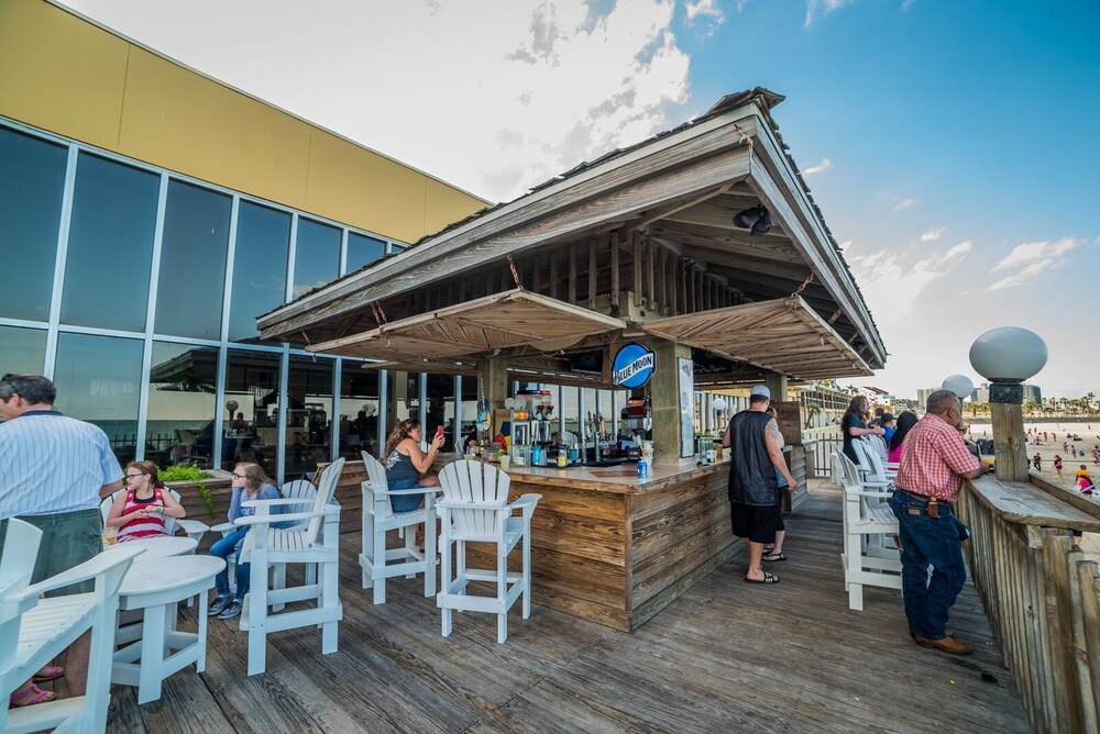 Emerald Beach Hotel - photo 13