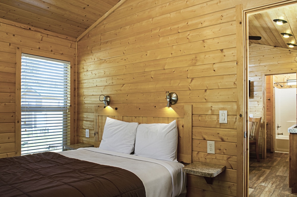 Yosemite Lakes RV Resort - photo 16
