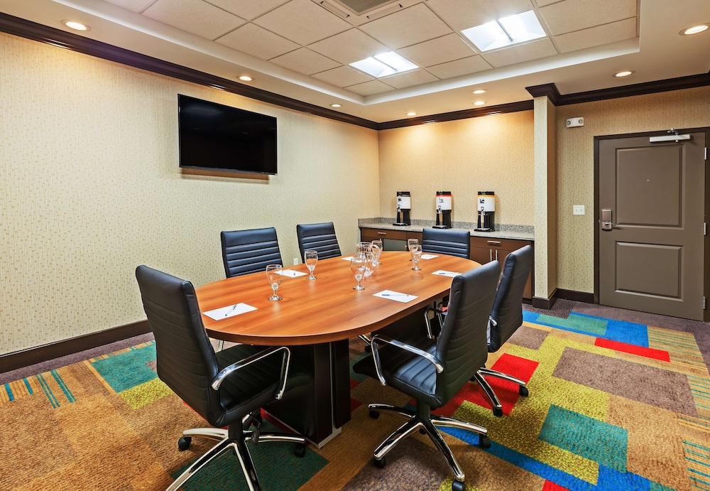 Hampton Inn & Suites Claremore - photo 43