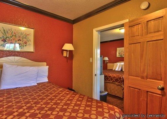 Rodeway Inn Capitol - photo 8