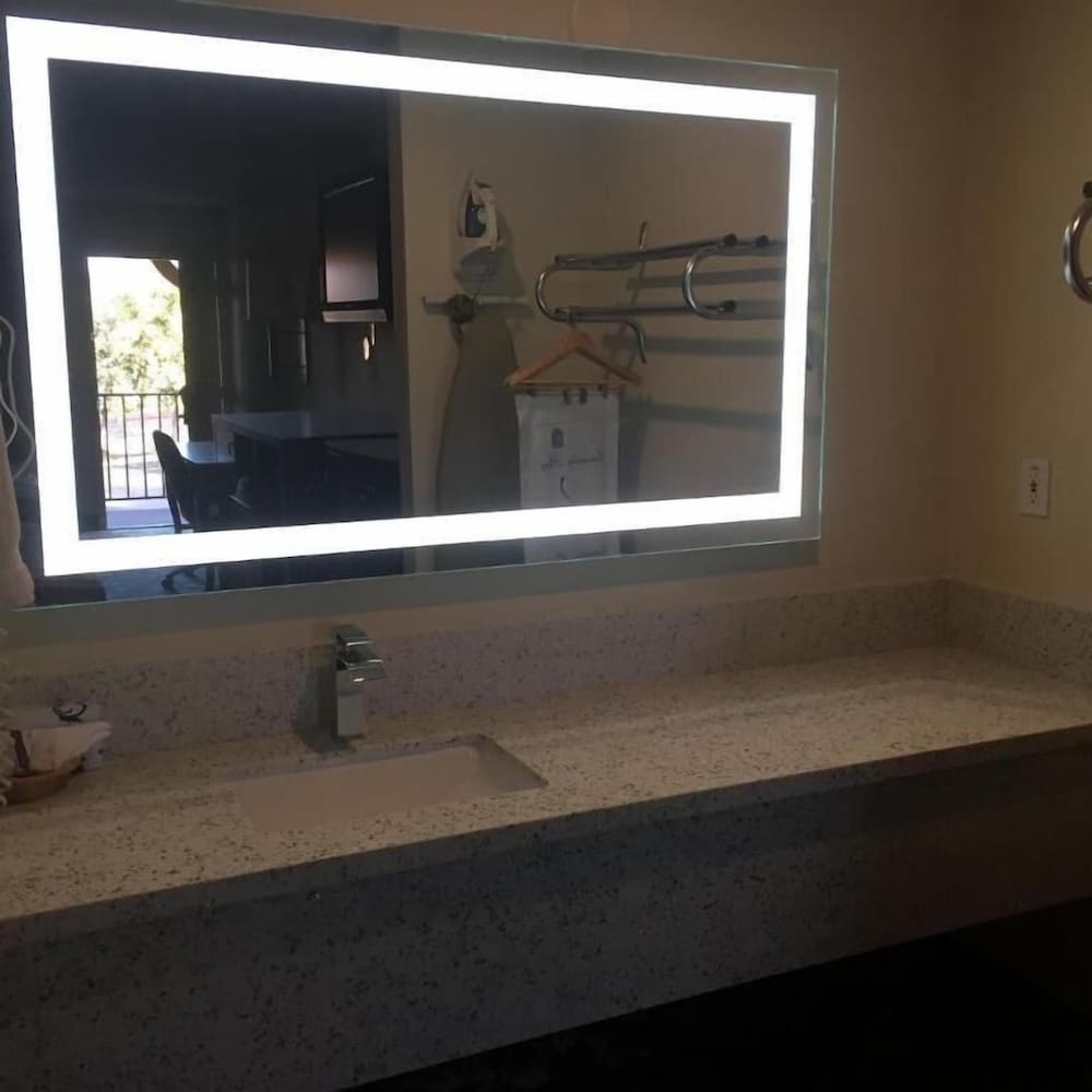 Regency Inn Norco - photo 13