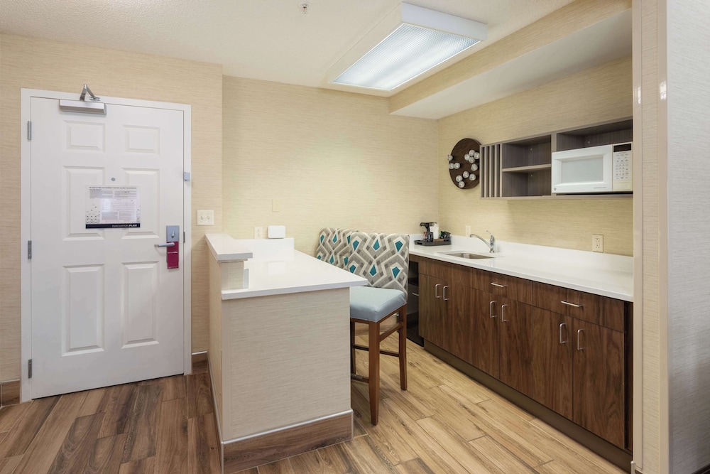 Hampton Inn Buffalo South I 90 - photo 5