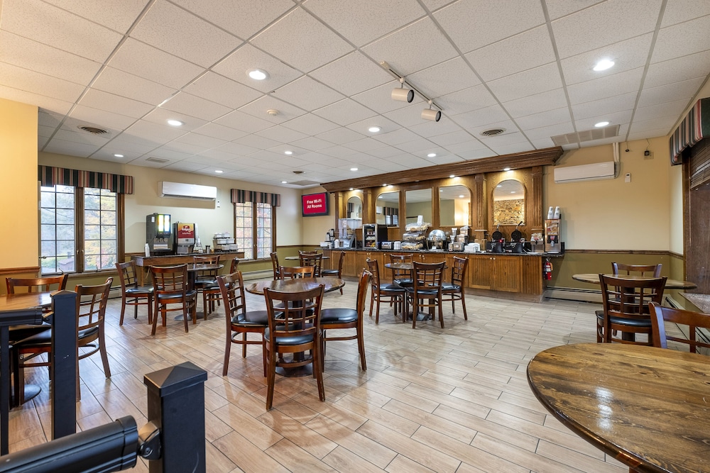 Red Roof Inn & Suites Hazleton - photo 44