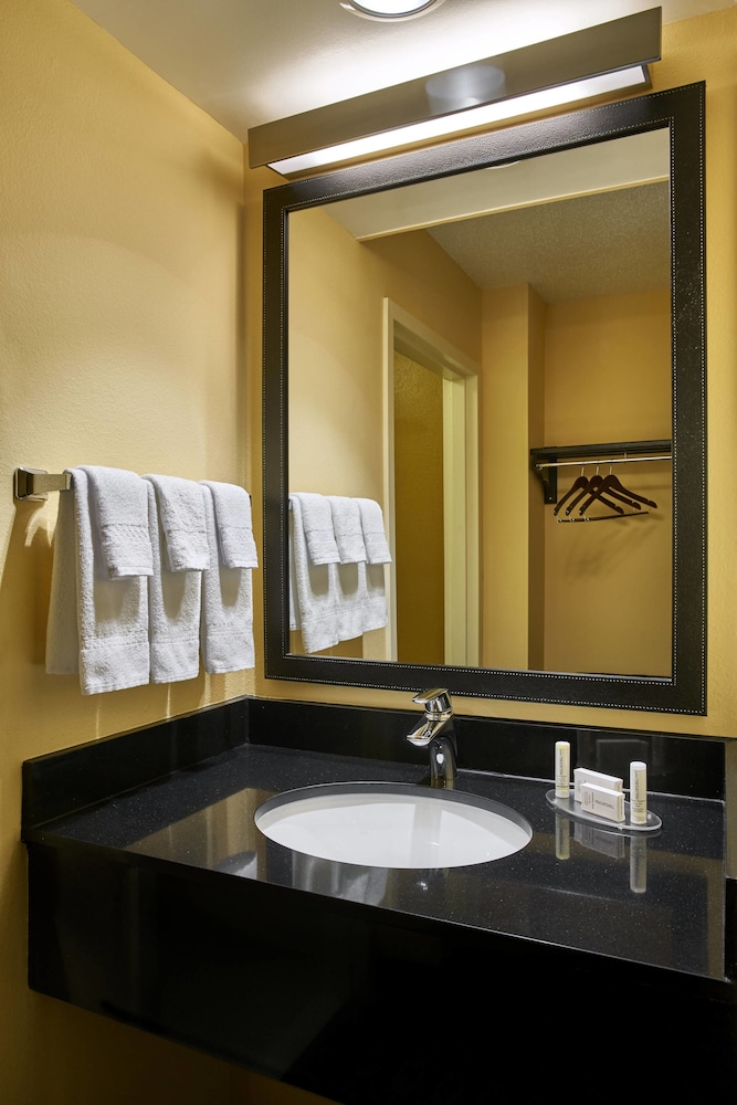 Fairfield Inn by Marriott Myrtle Beach Broadway at the Beach - photo 4
