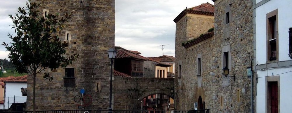 Hotel Castillo De Valdes Salas — Salas