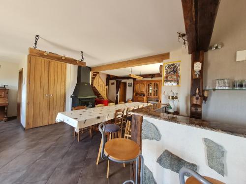 Gite Vagney 5 pièces 8 personnes FR 1 589 190 — 4-Star Luxury Hotel in Vagney, France