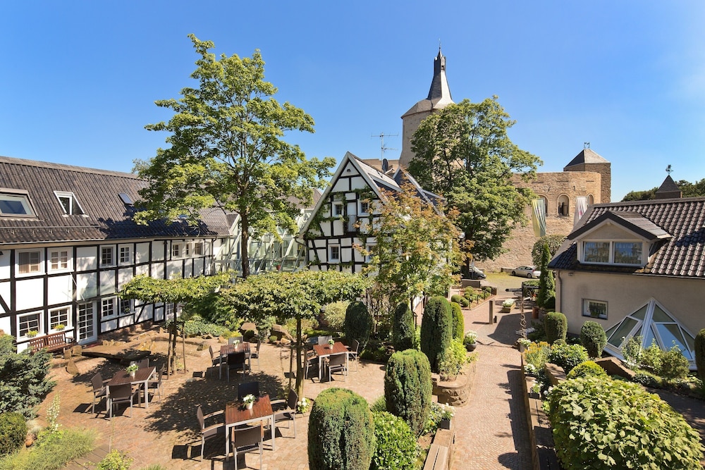 Malerwinkel Hotel — Bergisch Gladbach — photo 2
