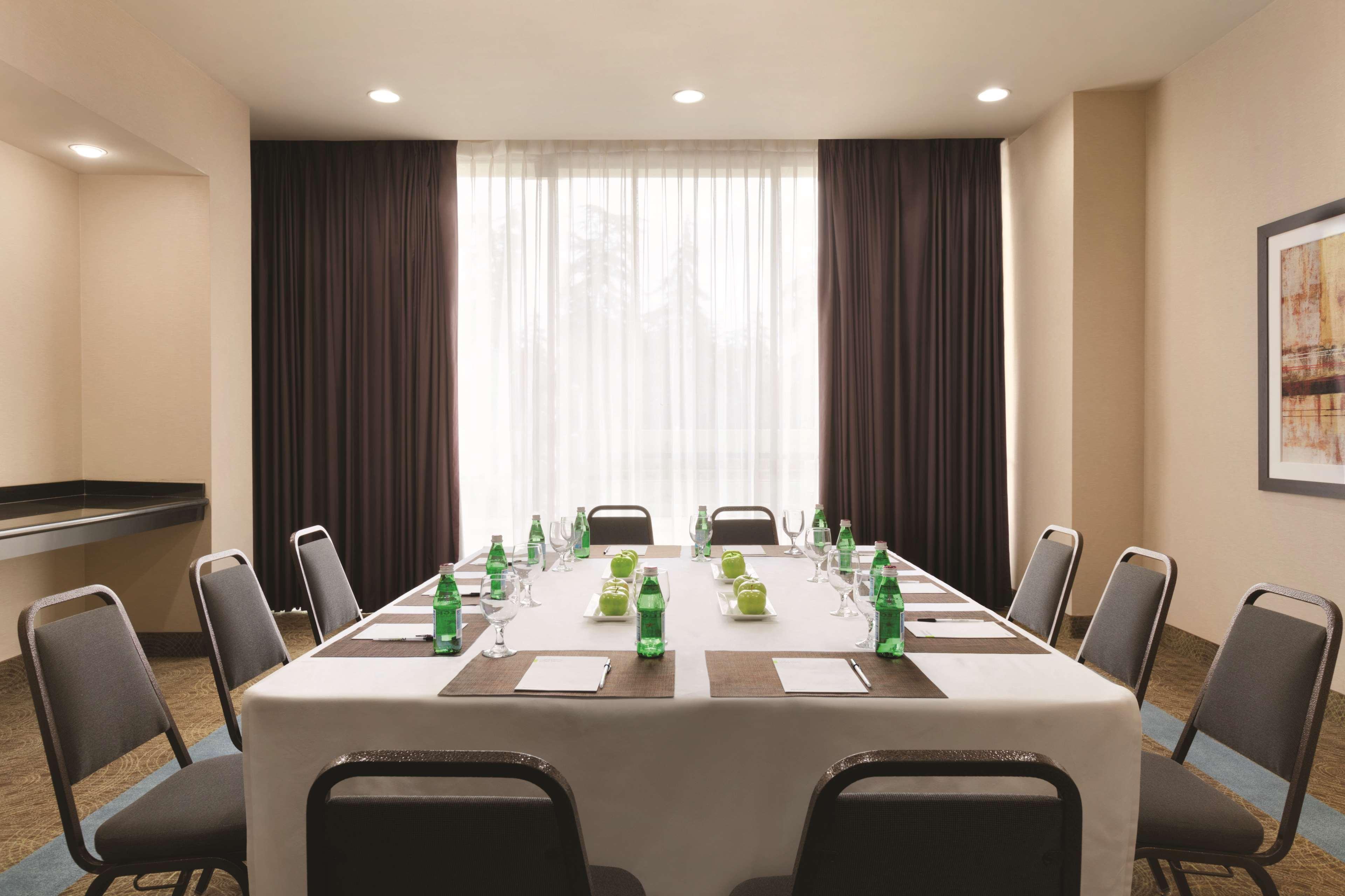 Radisson Hotel Fresno Conference Center - photo 29