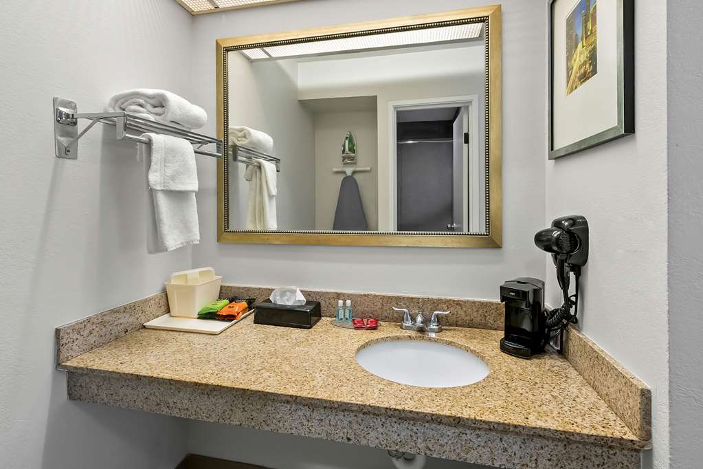 Quality Inn & Suites Fayetteville I 95 - photo 13