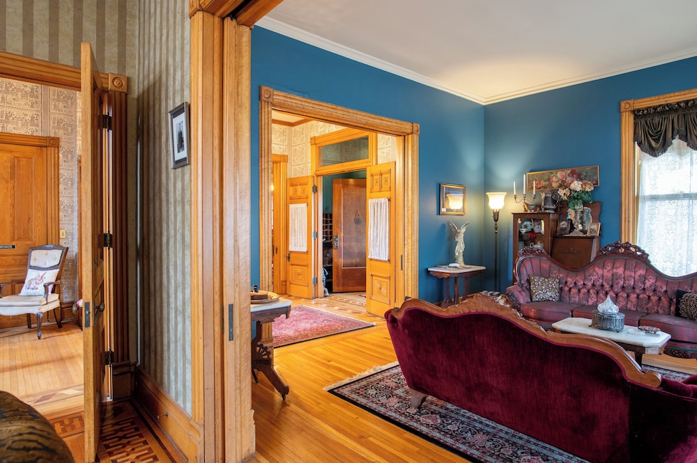 Aurora Staples Inn - photo 4