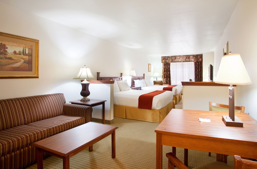Holiday Inn Express & Suites Mattoon by IHG - photo 11