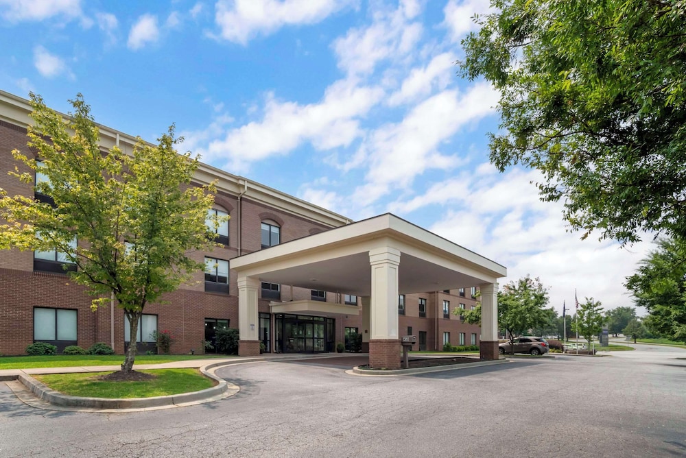 Comfort Suites At WestGate Mall - photo 39