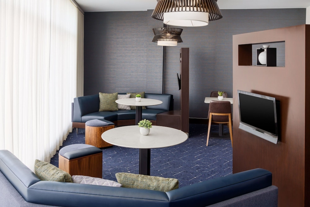 Courtyard by Marriott Keene Downtown - photo 30