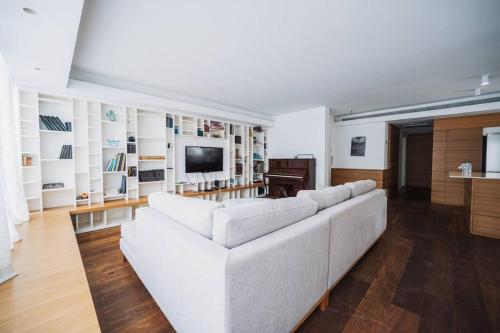 Ben Gurion 2 Bedroom With Free Parking By Vacay — 4-Star Luxury Hotel in Tel Aviv, Israel