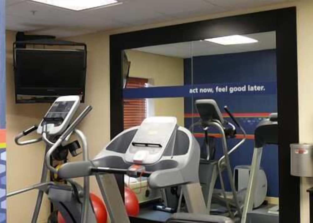 Hampton Inn & Suites Addison - photo 16