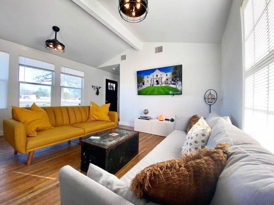 La Mariposa San Antonio New 5 min to Downtown in San Antonio, United States