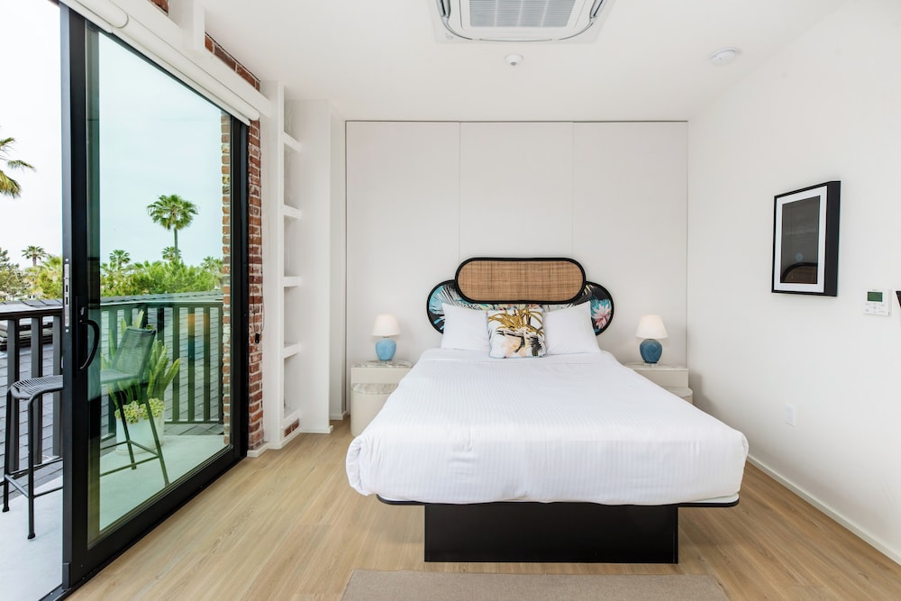 The Brick Hotel - photo 22