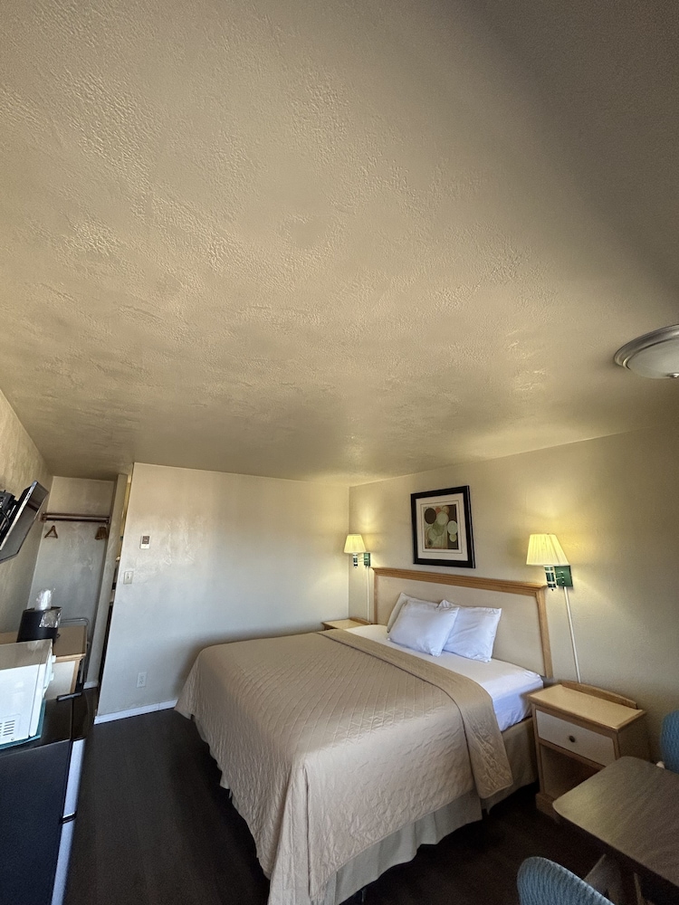 Economy Inn Reedsport - photo 9