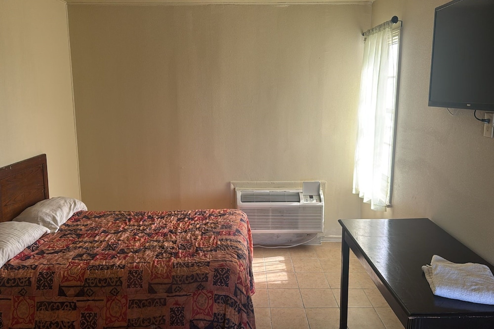 Cole Manor Motel By Oyo Love Field Market Center - photo 6