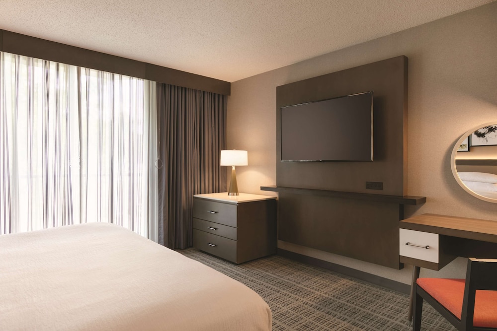 Embassy Suites by Hilton Richmond - photo 11
