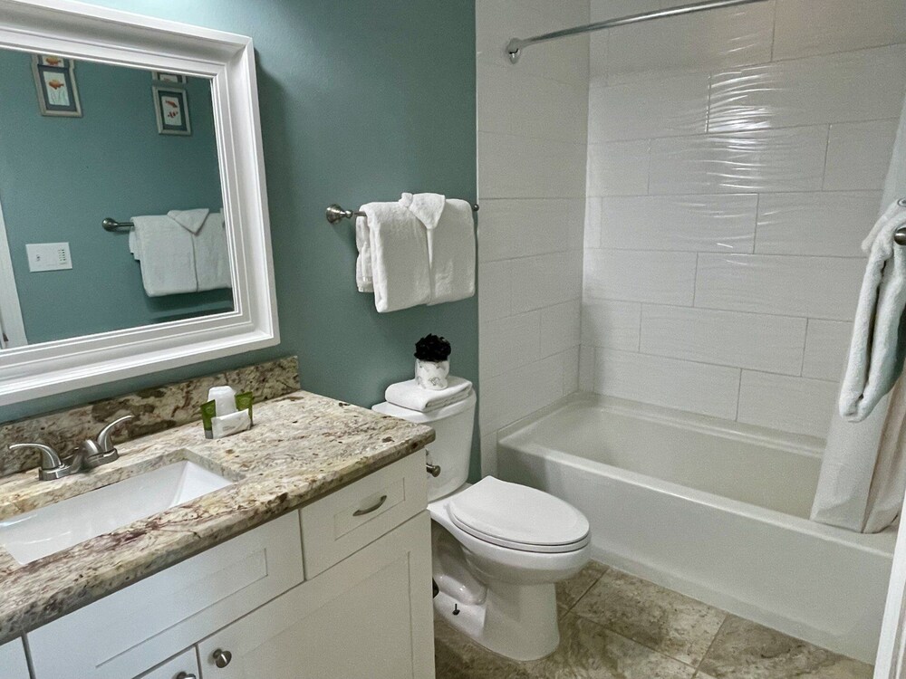 Beachgate Condo Suites And Hotel 233 1 Bedroom Condo - photo 3